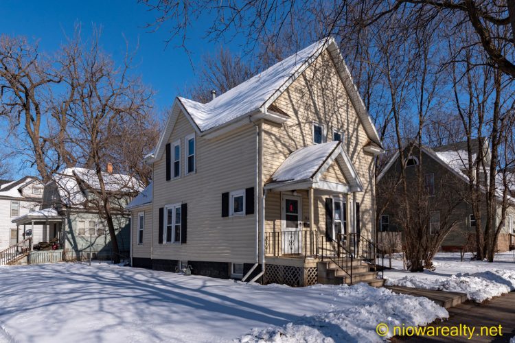 326 – 1st St. NW, Mason City, IA