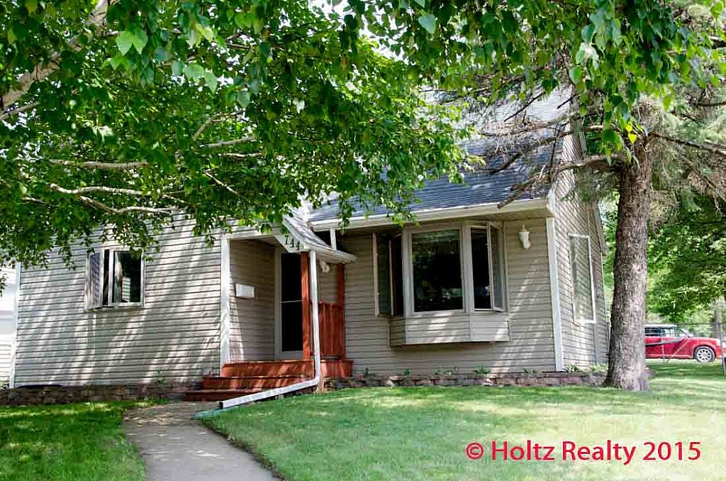 744 - 11th St. NE-1